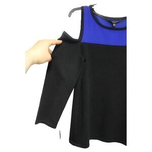 NWT Cable & Gauge Women Sweater M Knit Blue Black Cold Shoulder Colorblock